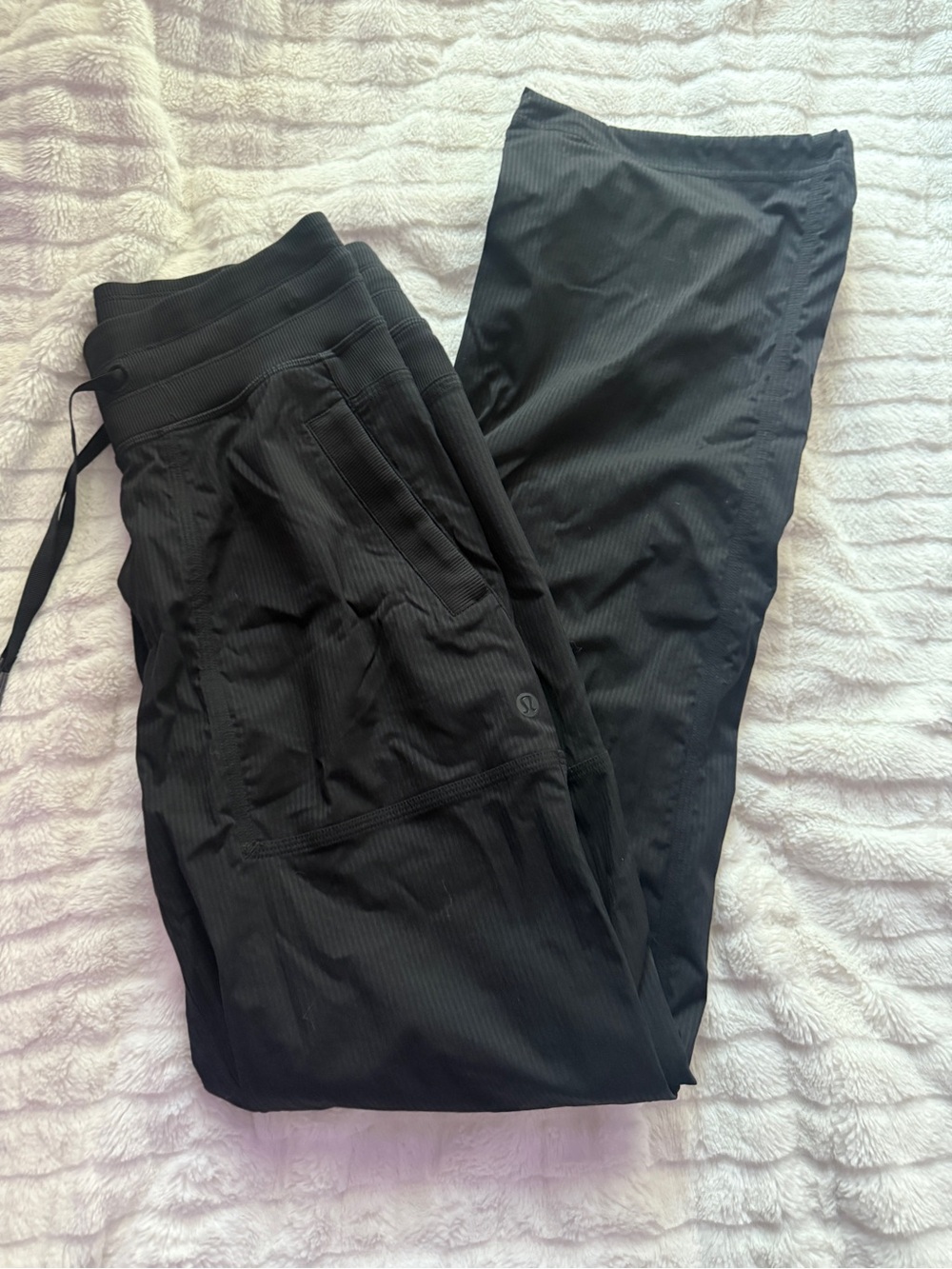 Lululemon Dance Studio Mid-Rise
Pant *Regular Size 4